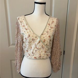 American Eagle floral patterned cropped blouse size M